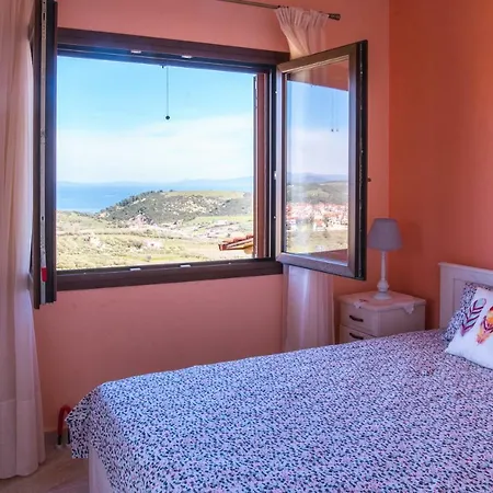 Amazing View By The Pool In