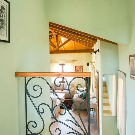 Amazing View By The Pool In