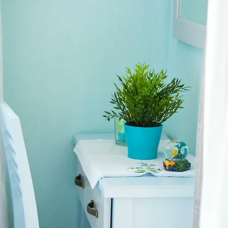 Amazing View By The Pool In